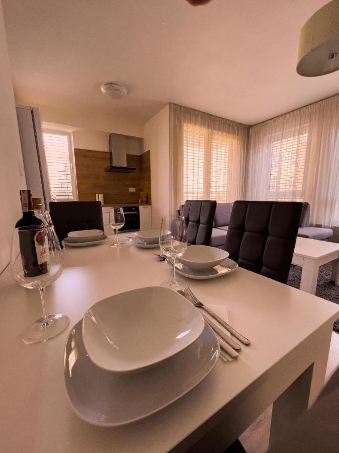 Elegant Escape Apartment I - City Centre Bratysława Zewnętrze zdjęcie