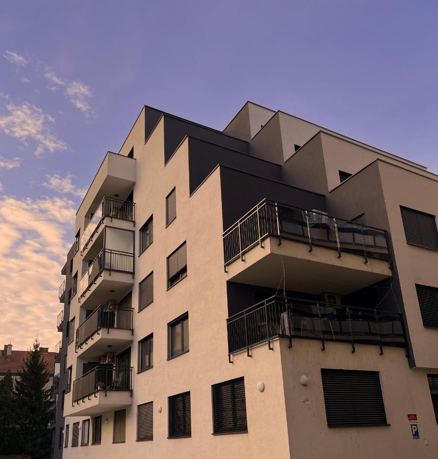 Elegant Escape Apartment I - City Centre Bratysława Zewnętrze zdjęcie